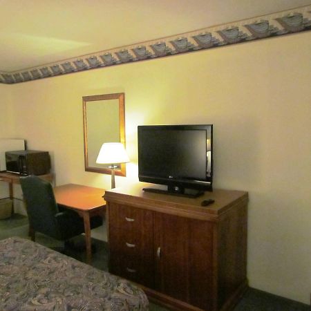 Travel Inn & Suites Frankfort Exterior foto