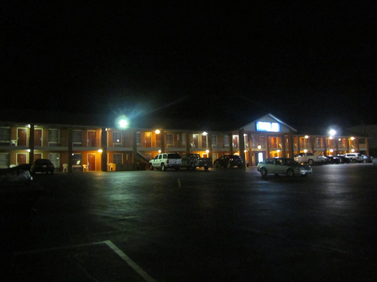 Travel Inn & Suites Frankfort Exterior foto